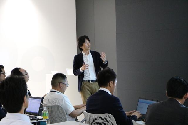 代表取締役/CEO印具
製品開発（設計、実装）、営業、導入プロジェクト、全て私も現場で手を動かしていますので、直接聞いてくれれば色々お答えしますよ。