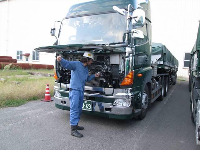 物流事業では、入出庫・倉庫管理・輸送・サービス業務など一貫した物流サービスを行う。