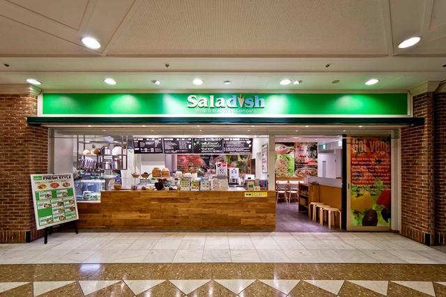 2016年5月に事業を取得した、ラップ＆ボウルサラダ専門店「サラディッシュ」。写真はサンシャイン池袋店。