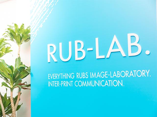 ウェアやグッズにオリジナルデザインをプリントして提供するプリンタブル市場でビジネスを展開する同社。