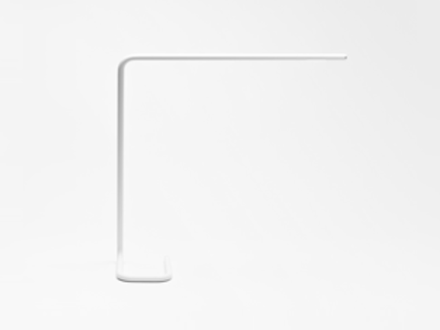 世界で最も自然光に近いLED光を注ぐ、世界で最もミニマルなLEDデスクライトSTROKE。代表八木がひとり開発し創業したビーサイズのデビュー作。NHKにて「元祖ひとりメーカー」と特集され、ガイアの夜明けやカンブリア宮殿にも出演するなど、世の注目を得た出世作