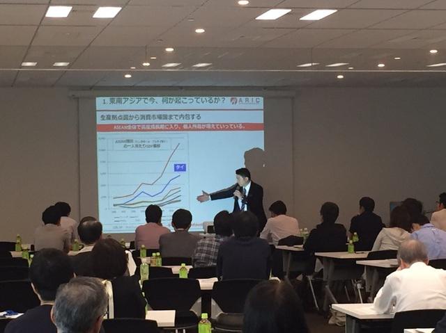 代表の田中は海外不動産に関する講演実績多数。メリットだけでなく、デメリットも伝えることで、投資家の啓蒙にも一役買っており、多様な情報を提供することによって、情報不足を原因としたリスクを最小に抑える努力をしている。