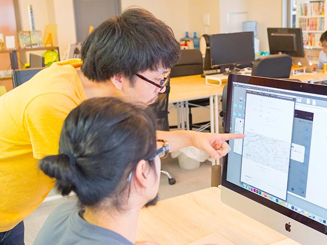 少数精鋭のチームで、コミュニケーションを密に取りながらプロジェクトを進めています。