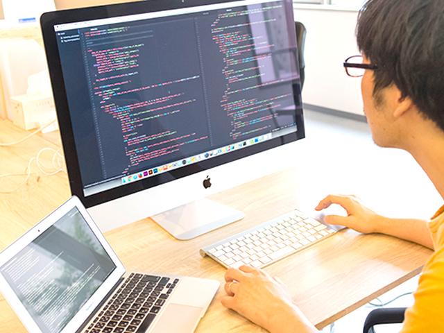 PC / モニター / キーボード / マウスは、入社時にお好きなものを個別に手配します。 