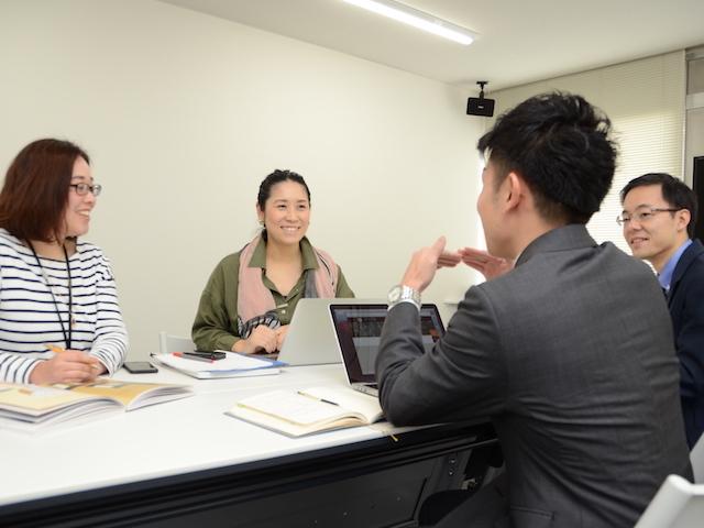 経営戦略やブランド・商品のコンセプトなど、仕組みそのものを構築すること（インナーデザイン）を通じて、それに応じたデザインを描いていく（アウターデザイン）のが、アイディーエイの考えるデザインだ。