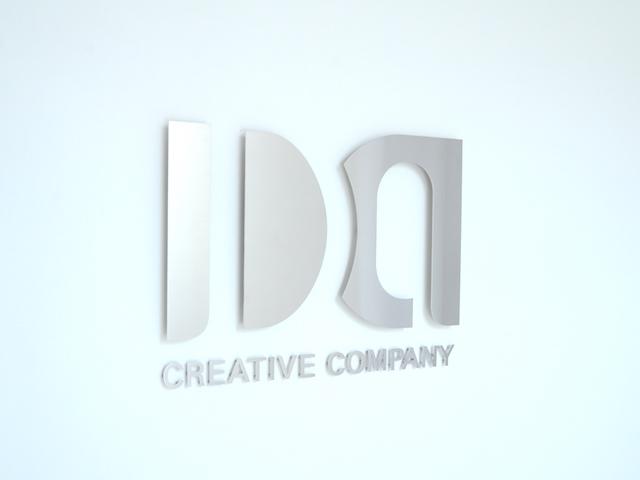 創業から40年という歴史はデザイン会社の中でも老舗。同じ業態のデザイン会社の中では業界10位以内に位置し、従業員50名という規模はデザイン会社として上位の0.3％に入る。