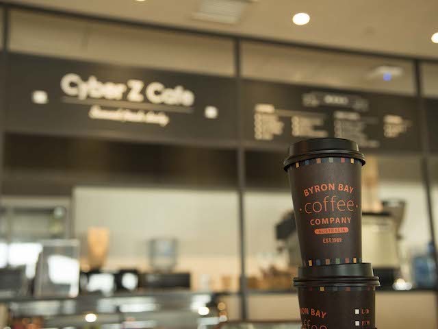 社員のコミュニケーションの場として、オフィスの中心に「CyberZ Café」というカフェがあり、本格的なコーヒーを出している。