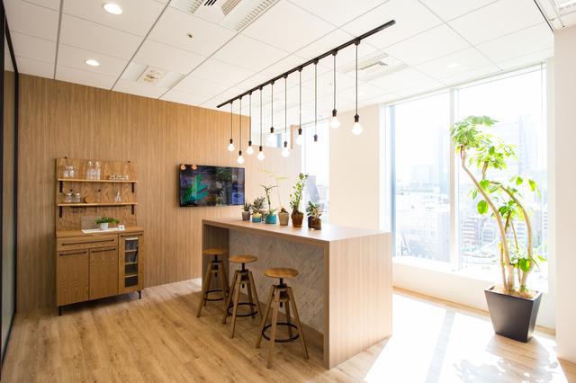 同社最大の強みは、企画からディレクション、デザイン、コーディング、システム開発に至るまでワンストップで対応できる社内体制。