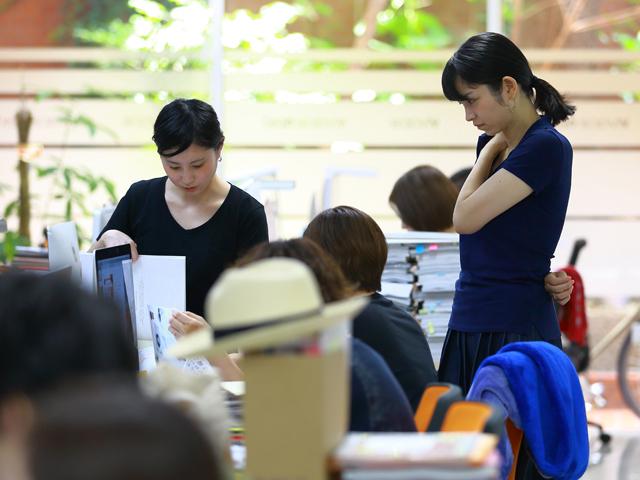 クオリティを上げるため他チーム同士で密接に話し合ってコンテンツを作っていきます。多方面の意見が深く混じり合うので、それぞれが思った以上の制作物が出来上がります。