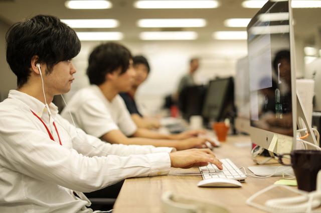 イデア・レコードは技術者が集まる集団。業界を変えたい、助けたいという想いをカタチにする技術と環境があり、エンジニアドリブンな組織であると言える。エンジニアも若手からベテランまで幅広く活躍中。