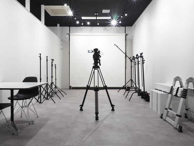 ドローンをはじめとした最新の撮影機材を導入し、幅広いニーズに対応できるようになっている。