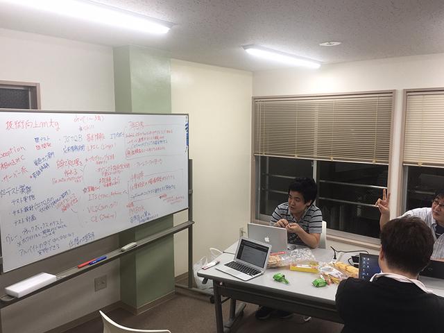 月に一度は全体会議を行っており、会社全体の現在の立ち位置、企業理念、ビジョン、ミッション、行動指針を確認し、全社員で会社の方向性を考えている。
