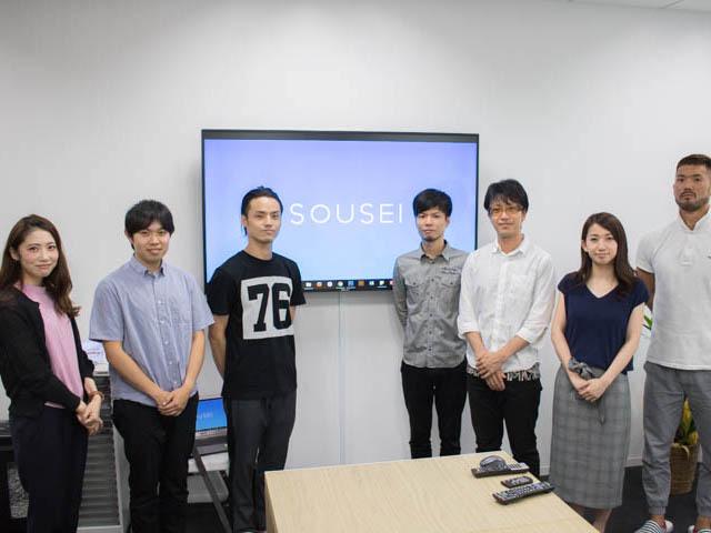 メンバーは全員中途採用者で、みなそれぞれの分野で実績を積んできたプロフェッショナル。そのため各自の長所を活かし、補完し合いながら前に進んでいる。