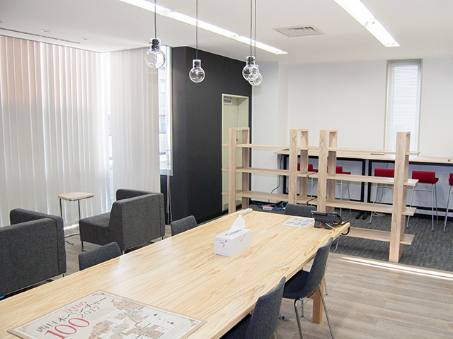 大阪オフィスの様子。
フリーワークスペースなど、従業員にとって働きやすい環境が整っている。