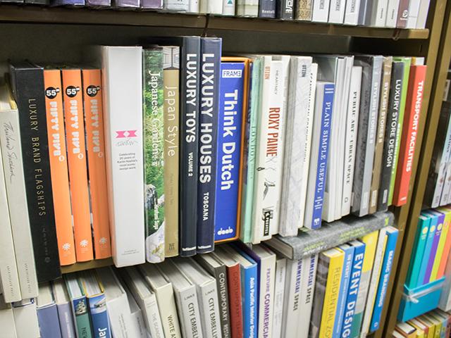 創業時よりデザイン専門書の輸入販売を手掛けてきた。