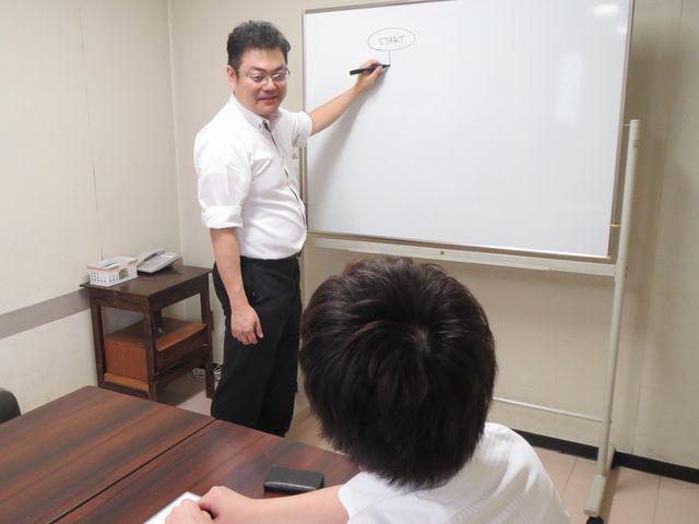 新人エンジニアの身近なお手本となる中堅エンジニアの採用が急務だ。