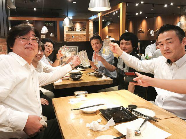 毎月1回の帰社ミーティング後には、必ず飲み会を開いて交流を図っている。