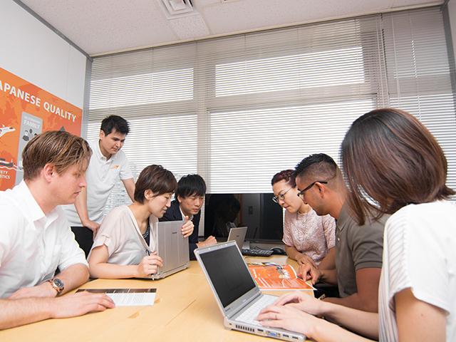 同社のサイトでは中古車だけではなく、様々なものを販売している。『新興国のAmazon』になるべく、日々成長を続けている。