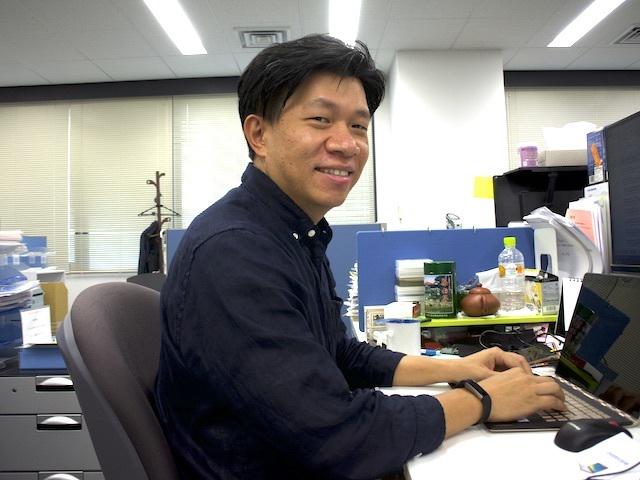 少数精鋭のメンバーは、みな生き生きと働いている。