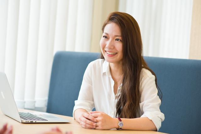 約7割が中途入社です。プライム上場ながら、従業員数は130名程度なのでとても風通しが良く、「一人一人が会社を創っている」という実感を持ちながら働く事が可能です。また、程よいベンチャー感も魅力です。(CS責任者)