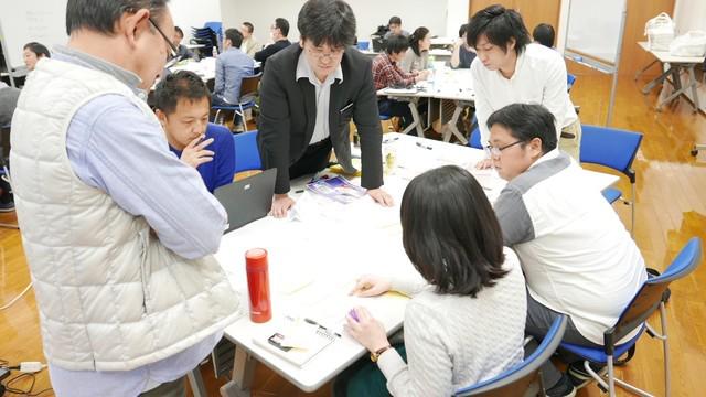 オフサイトMeeting「クレカム」、部署や役職を超えて白熱した討議が繰り広げられています。