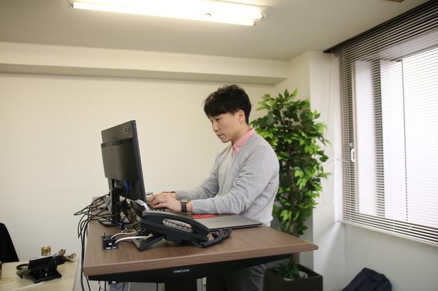 エーディーシーの主軸サービスはDSPやアドネットワークを活用して最適かつ効率的に広告を運用するトレーディングデスクだ。
広告プラットフォームの選定から、クリエイティブ制作、効果測定・レポート・分析、改善まで一貫して行う。