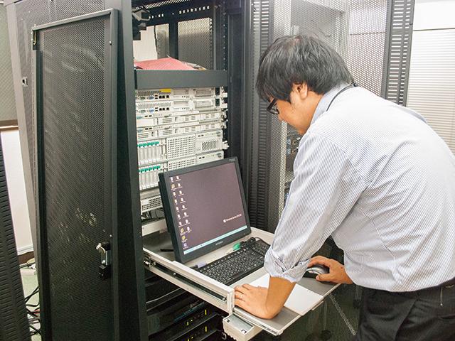 社内検証ラボで様々な製品を実際に操作することで、サービスのクオリティの向上を図る。