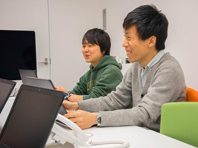 「常にチャレンジしたいという人には最適な環境だと思います。例え失敗しても、そこから逃げずに進化できる人なら、チャンスはいくらでもある会社です」と社員がイキイキと働いている。