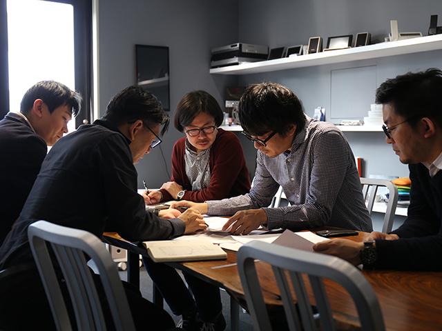 アエテの社風はかなり明るく、和気あいあいとしたもの。あなたの「やってみたい」をかなえられる環境です。