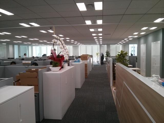 デスクはパーテーションで区切られているので、落ち着いて仕事に集中できます。