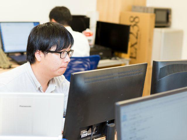 全員マルチディスプレイ支給