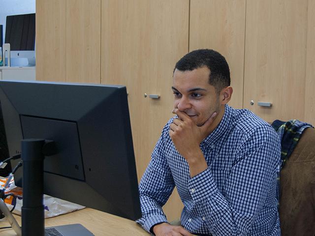 日々、顧客のニーズに応えられるよう、新たな機能開発に取り組む。