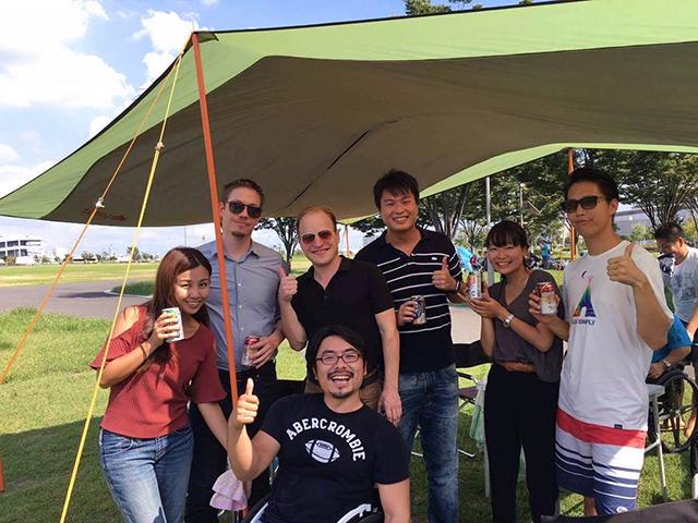 プライベートでも非常に仲がよいのが同社の特徴。ON/OFFの切り替えはしっかりとしている。