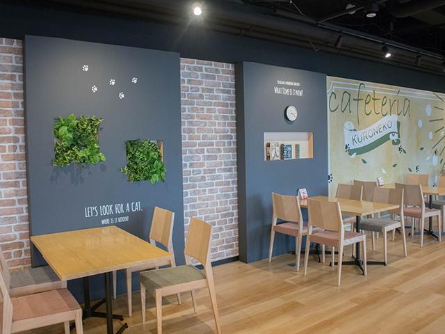 社内にはカフェスペースがあるなど、充実の設備だ。