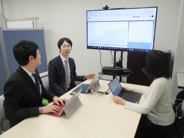 エンジニアが積極的に意見を出し合い、技術のボトムアップを図っている。
