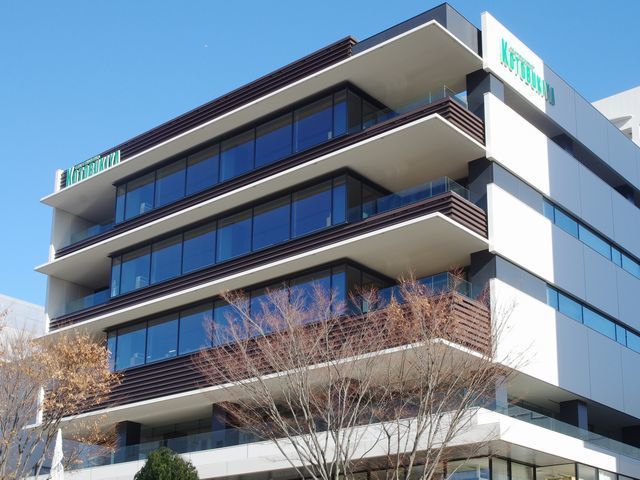 本社オフィスは立川駅から徒歩5分。2016年3月に竣工した自社ビル内。