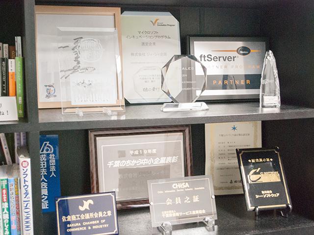 マイクロソフトをはじめ、多くの企業からその実力を評価をされている。