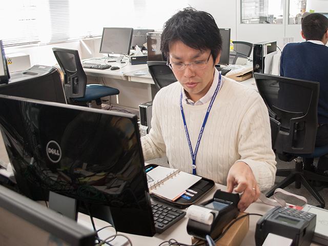 社内で開発している決裁システムを開発している様子。社会の動向も同社に追い風の状況だ。