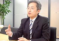 Linuxソリューショングループ<br />グループマネージャー　山崎氏