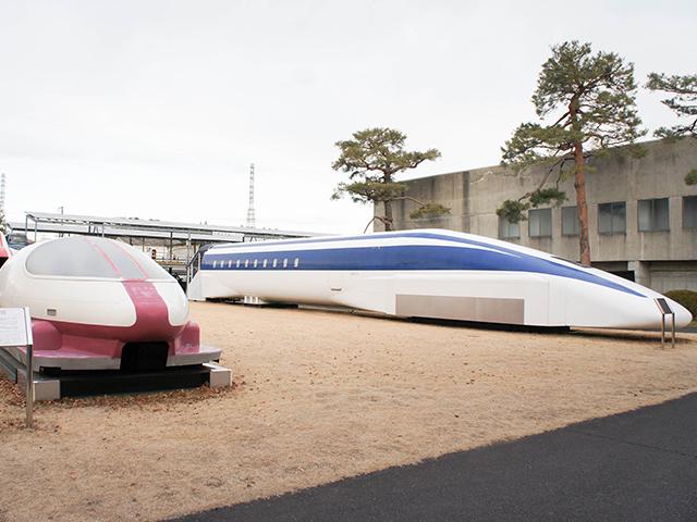 同社のオフィスは、JR国立駅前の本社と、そこから徒歩10分ほどの鉄道総研の広大な拠点内にある。武蔵野の緑が色濃く残る環境の中、「伸び伸び仕事ができる」と社員には好評だ。