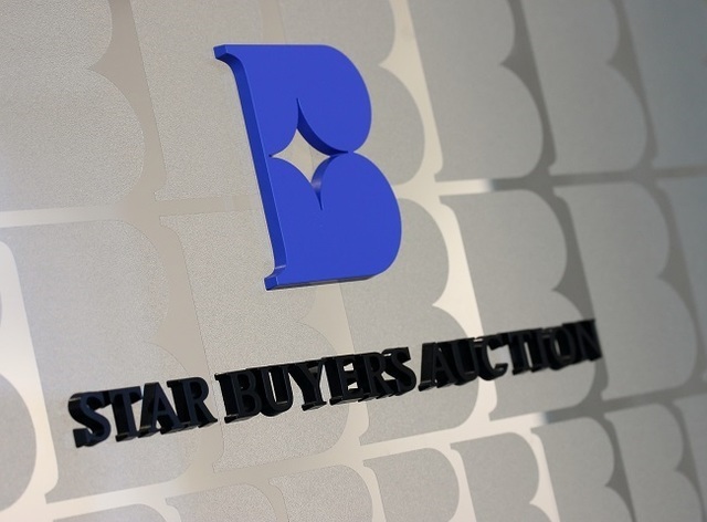 「STAR BUYERS AUCTION」では、毎月約10,000点の商品が落札されている。