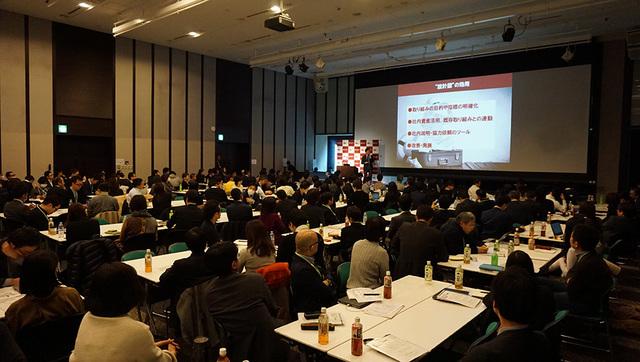 アンバサダープログラムの啓蒙の為に、毎年2回アンバサダーサミット、アンバサダープログラムアワードという300名規模の自社主催イベントを開催しています。