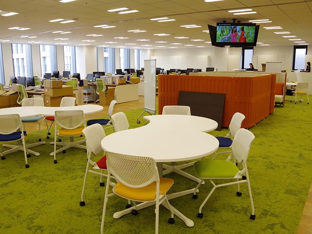 移転して間もないオフィスは、築1年余りの新しいビル。