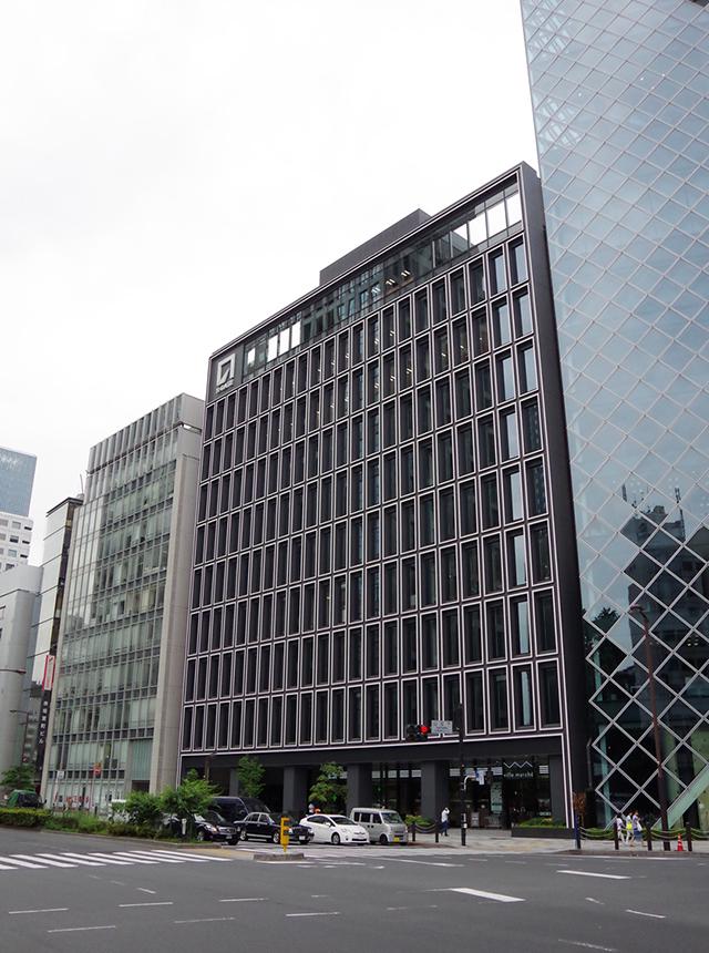 3路線の中心に位置する、とても通勤しやすく建物も去年竣工の新築です！
