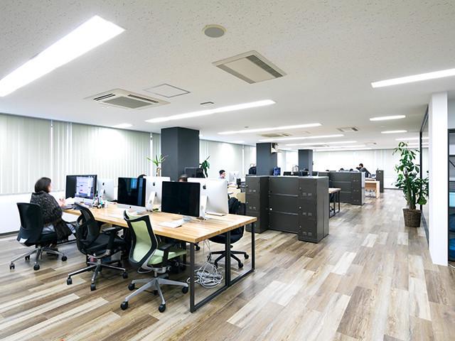 内装のデザインセンスも抜群、広々として働きやすい環境です。