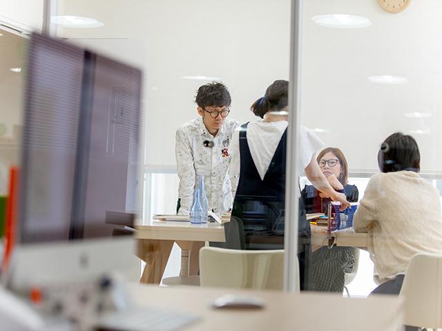 Webの分野では15年以上のWeb制作・運用実績があり、100社以上のオンラインショップに関与。