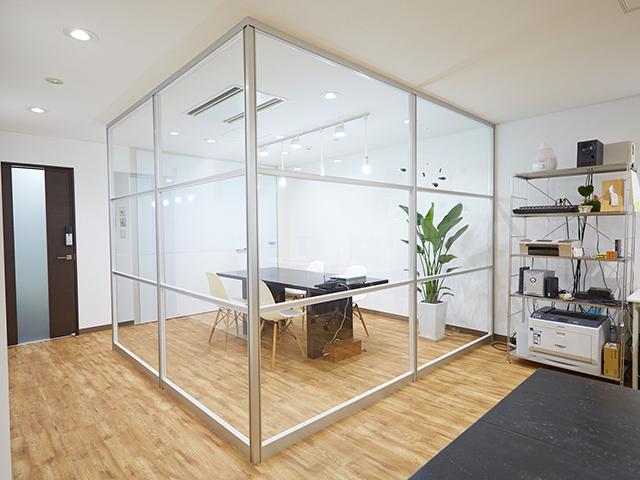 立川市で最も働きやすい会社”を目指した環境整備に力を入れており、オフィス整備や社内制度などが充実している。