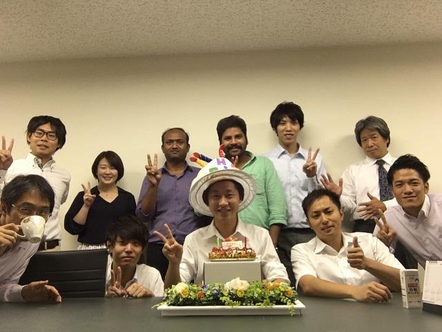 社員の誕生日のお祝いや、定期的な宴会も行います。