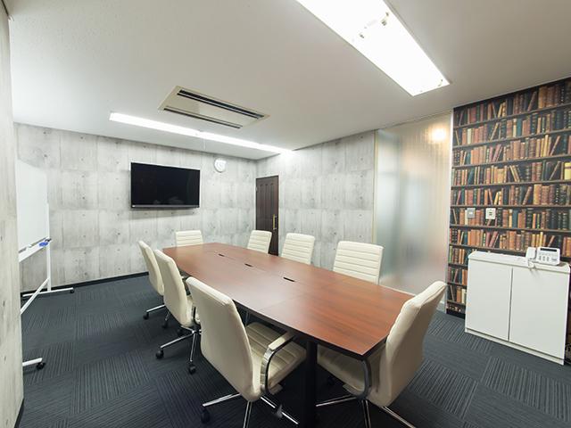 2019年に社員の増員に伴い大阪スタジオの3Fと4Fの2フロアで快適に仕事ができるスペースを確保している。