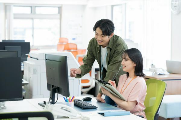 募集している求人：『未経験からITエンジニアへ』初年度年収400万円以上の実績あり！安定経営で叶える豊富なキャリアパス◆残業月10h以内